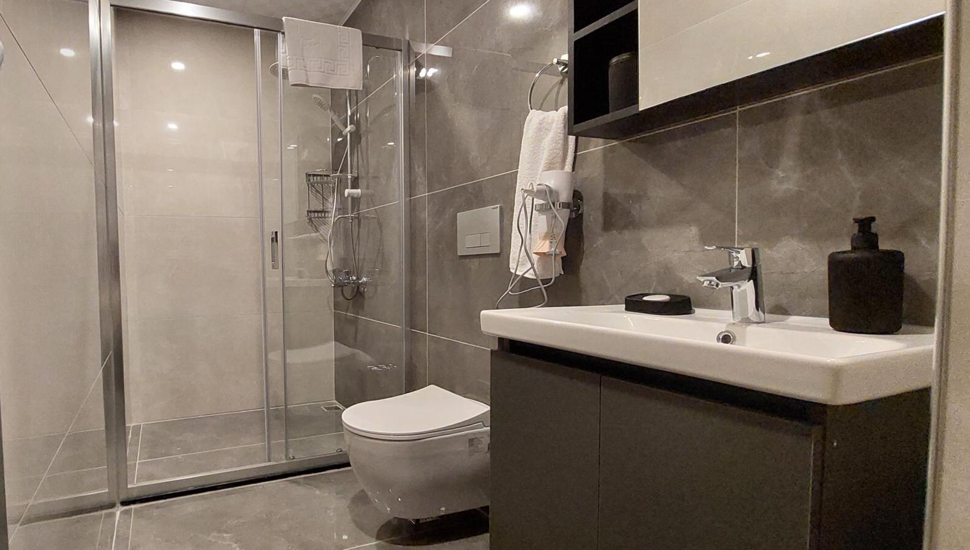 New Spacious Flats Just Minutes From Lara & Kundu Entertainment Zone Apartment *